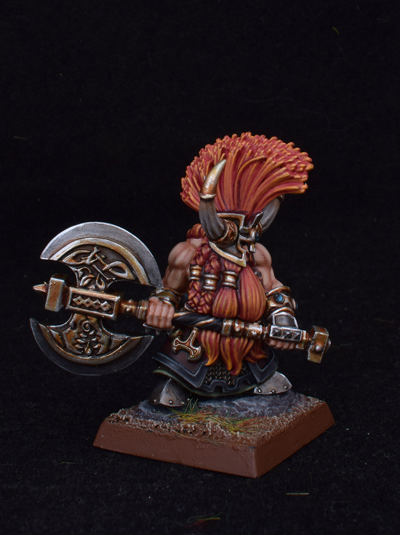 Ungrim Ironfist, the Slayer King of Karak Kadrin — painted miniature photo 2